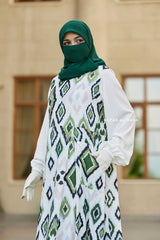 Reema Green & White Print Dress In Classic Style - Side Pockets