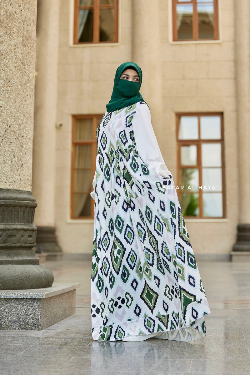 Reema Green & White  Print Dress In Classic Style - Side Pockets