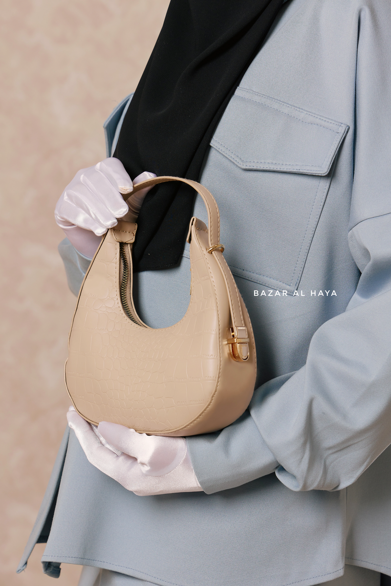 Matte Moon Hand Bag In Cream