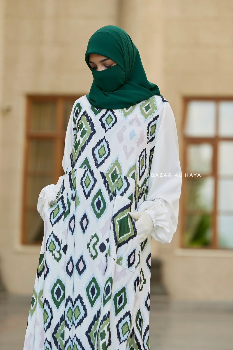 Reema Green & White  Print Dress In Classic Style - Side Pockets