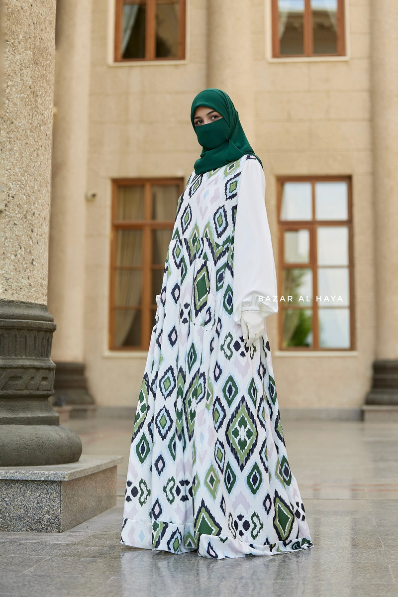 Reema Green & White  Print Dress In Classic Style - Side Pockets