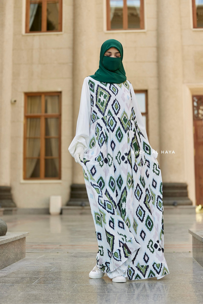 Reema Green & White  Print Dress In Classic Style - Side Pockets