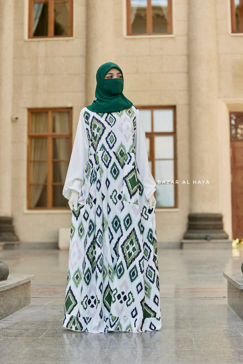 Reema Green & White  Print Dress In Classic Style - Side Pockets