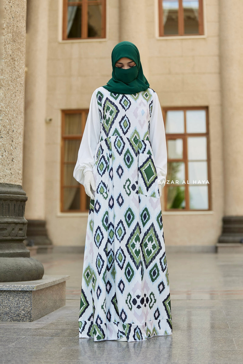 Reema Green & White Print Dress In Classic Style - Side Pockets Reema Green & White Print Dress In Classic Style - Side Pockets