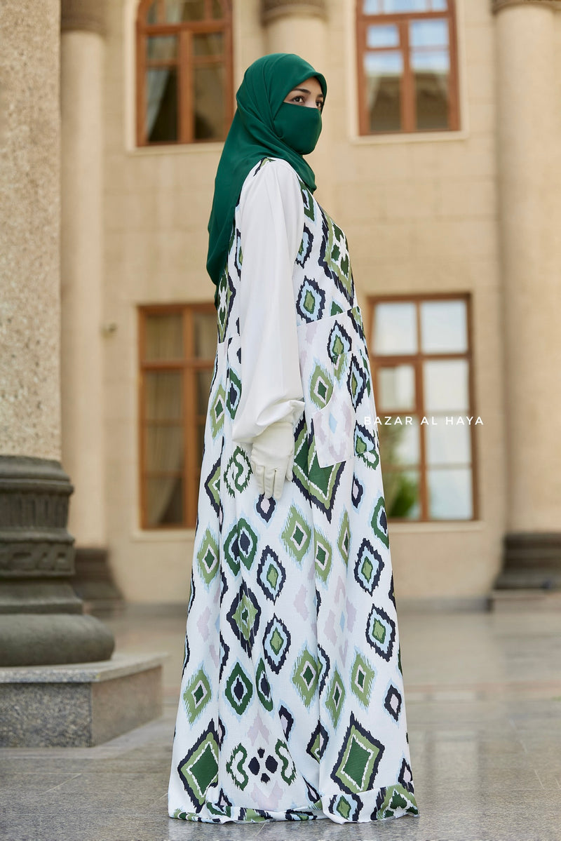 Reema Green & White  Print Dress In Classic Style - Side Pockets