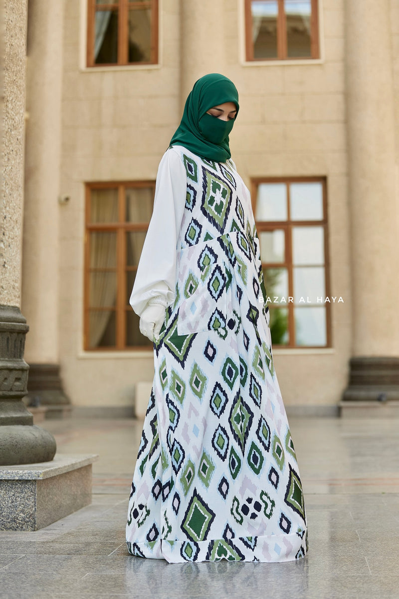 Reema Green & White  Print Dress In Classic Style - Side Pockets